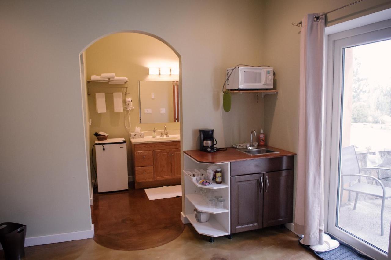 Baergnaescht B&B Osoyoos Bagian luar foto