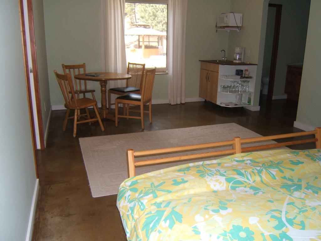 Baergnaescht B&B Osoyoos Bagian luar foto